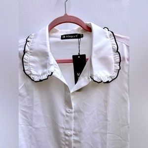 RUFFLED WHITE BUTTON DOWN COLLARED SHIRT!